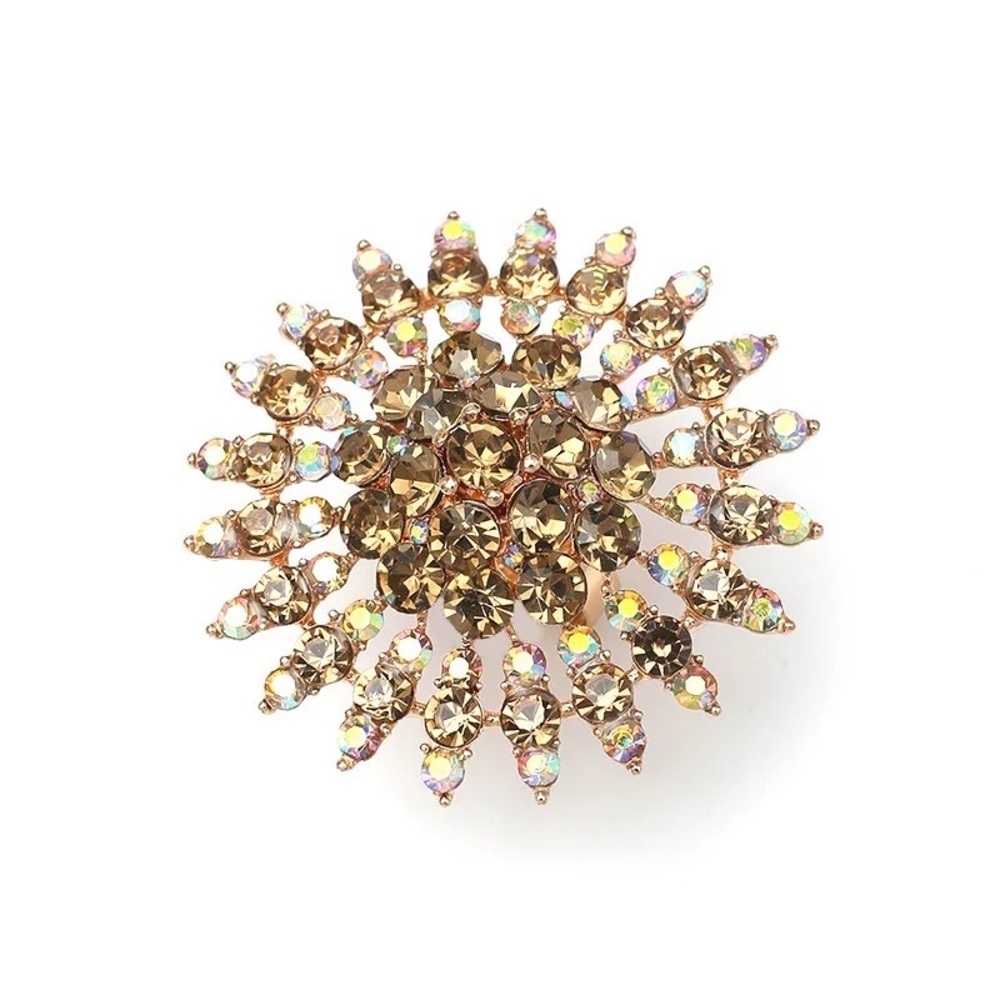 Huge Rhinestone Statement Ring - Picture 4 of 8